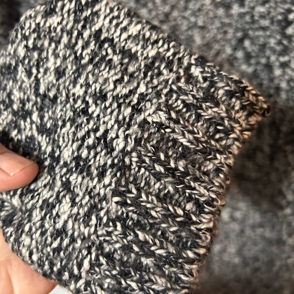 Ricki's grey Knit Sweater, rounded neckline- great for winter fun- xl - Picture 7 of 8